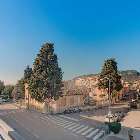 Situato In Centro Storico A דירה
