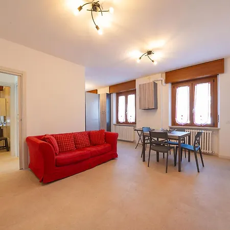 Situato In Centro Storico A דירה